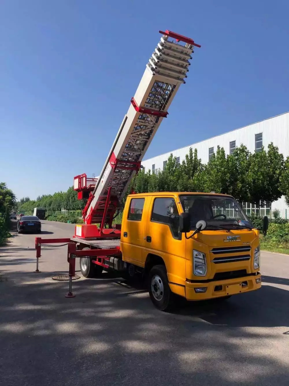 宁波江北附近的云梯车出租服务：轻松解决高空作业需求